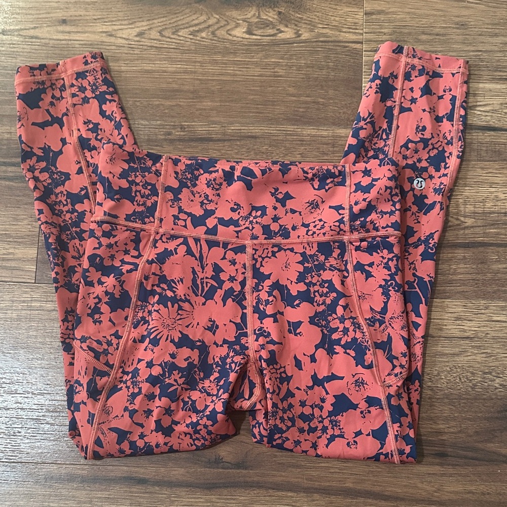 Lululemon Athletica Fast and Free Coral and Navy Floral Leggings. Size 6